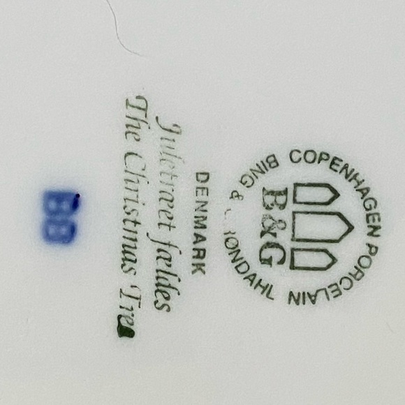 Copenhagen Porcelain Christmas plate 2004 - Picture 2 of 2